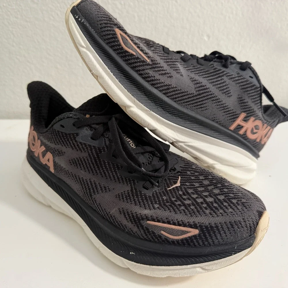 Hoka women size 7 Clifton 9Black and Pink Athletic Shoes - Picture 2 of 8